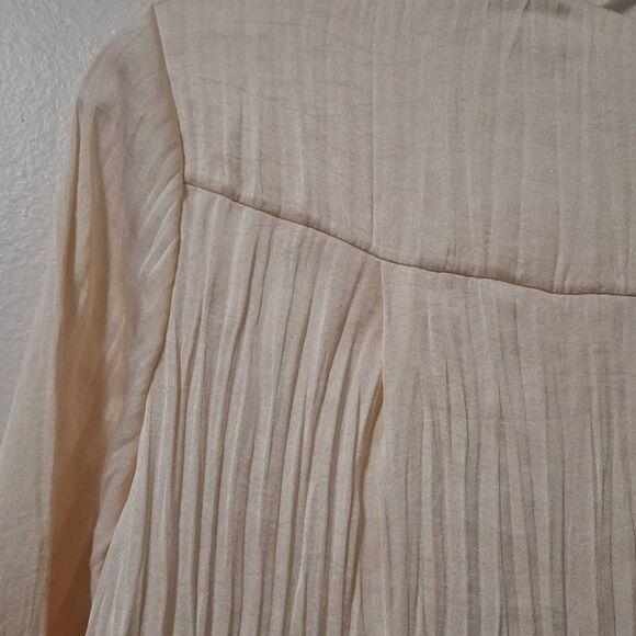 Vince PLEATED Long SLEEVE BLOUSE size SMALL womens Button Down Top Ivory - Picture 7 of 7